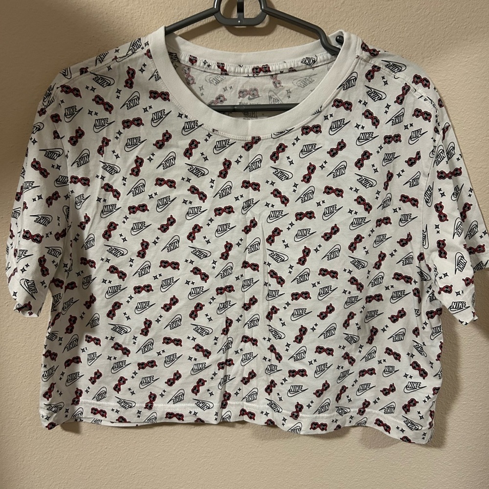 Nike White and Red Graphic Crop Tee